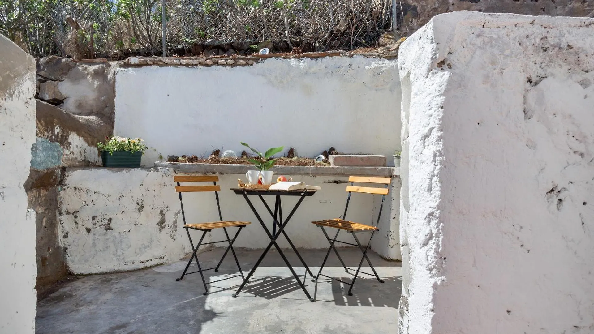 Un Jardin Al Mar Hotel Genoves Spain
